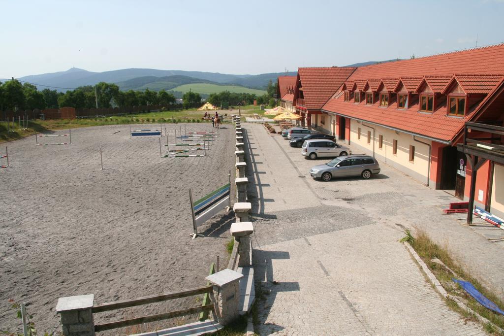 Hotel Farma Vysoka Chrastava Экстерьер фото